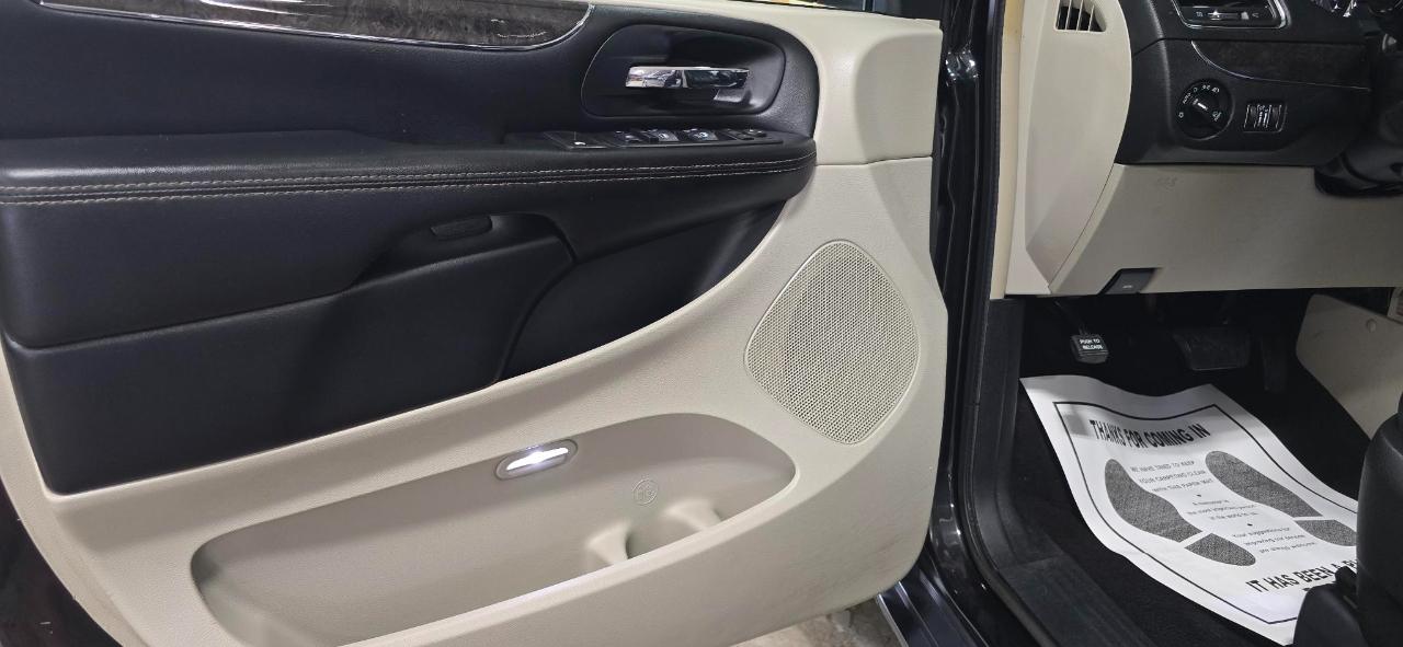 Chrysler Town & Country Touring-L 2016
