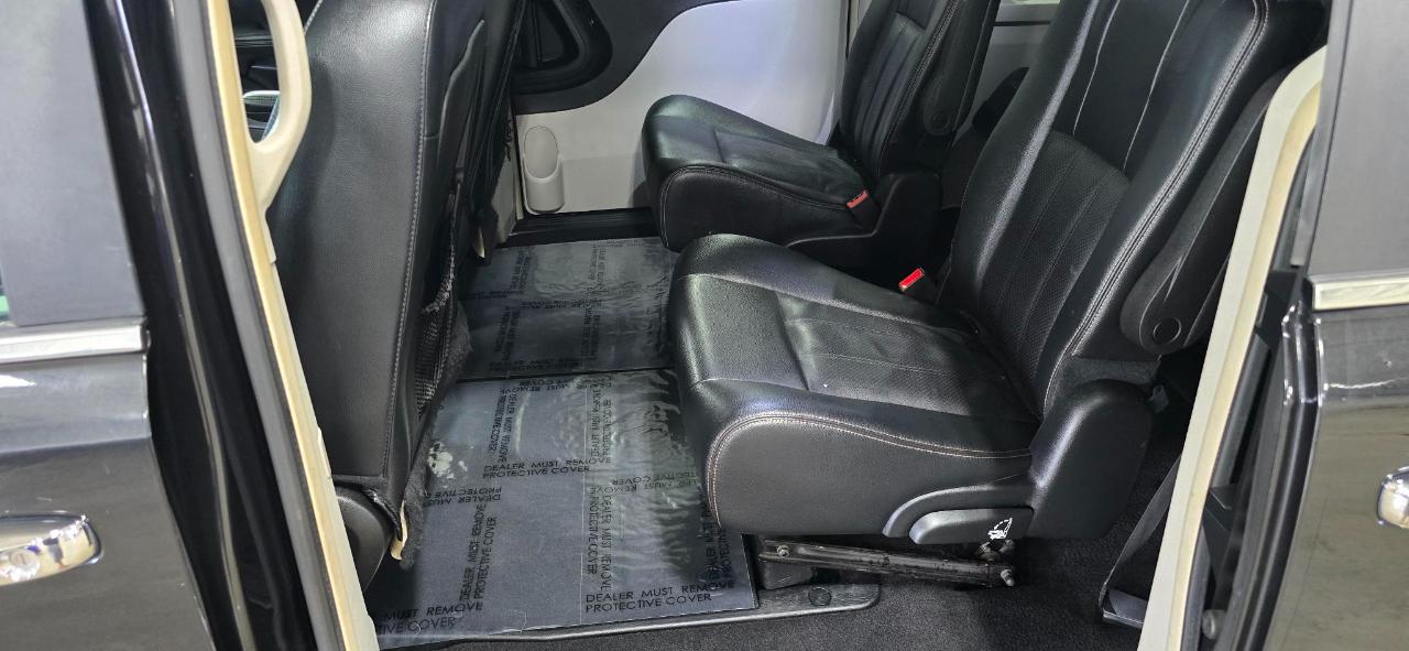 Chrysler Town & Country Touring-L 2016