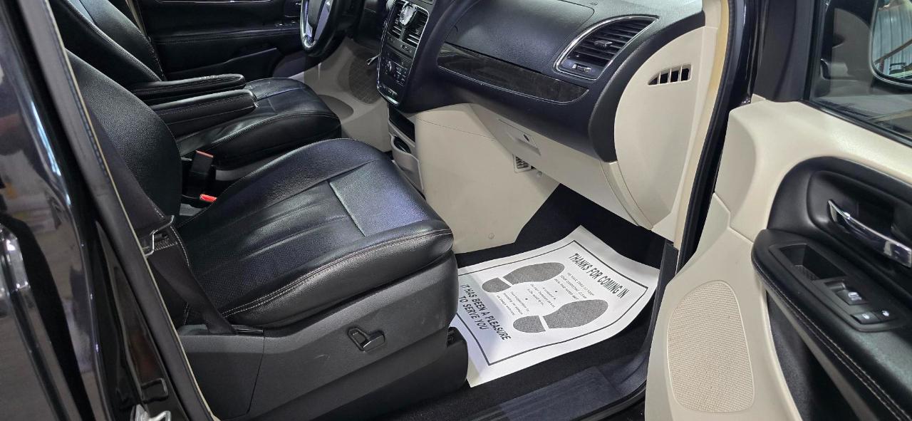 Chrysler Town & Country Touring-L 2016