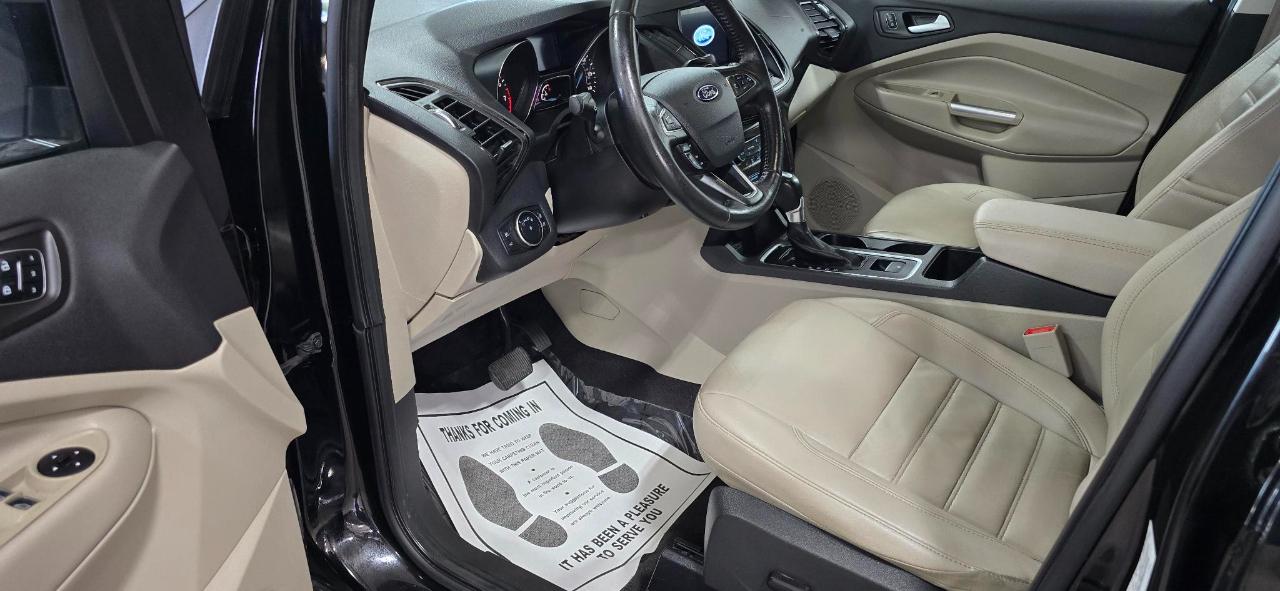 Ford Escape Titanium 4WD 2017
