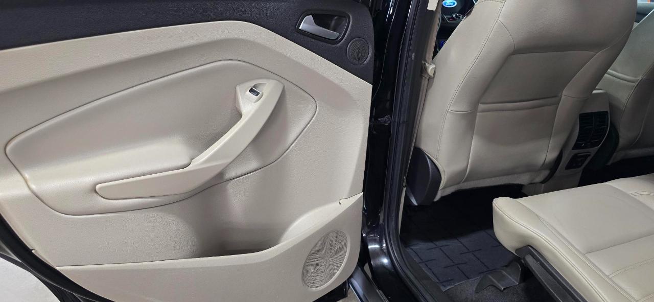 Ford Escape Titanium 4WD 2017