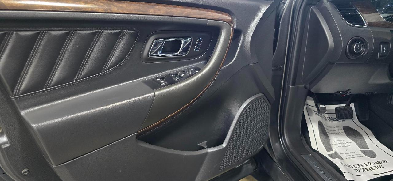 Ford Taurus Limited FWD 2019