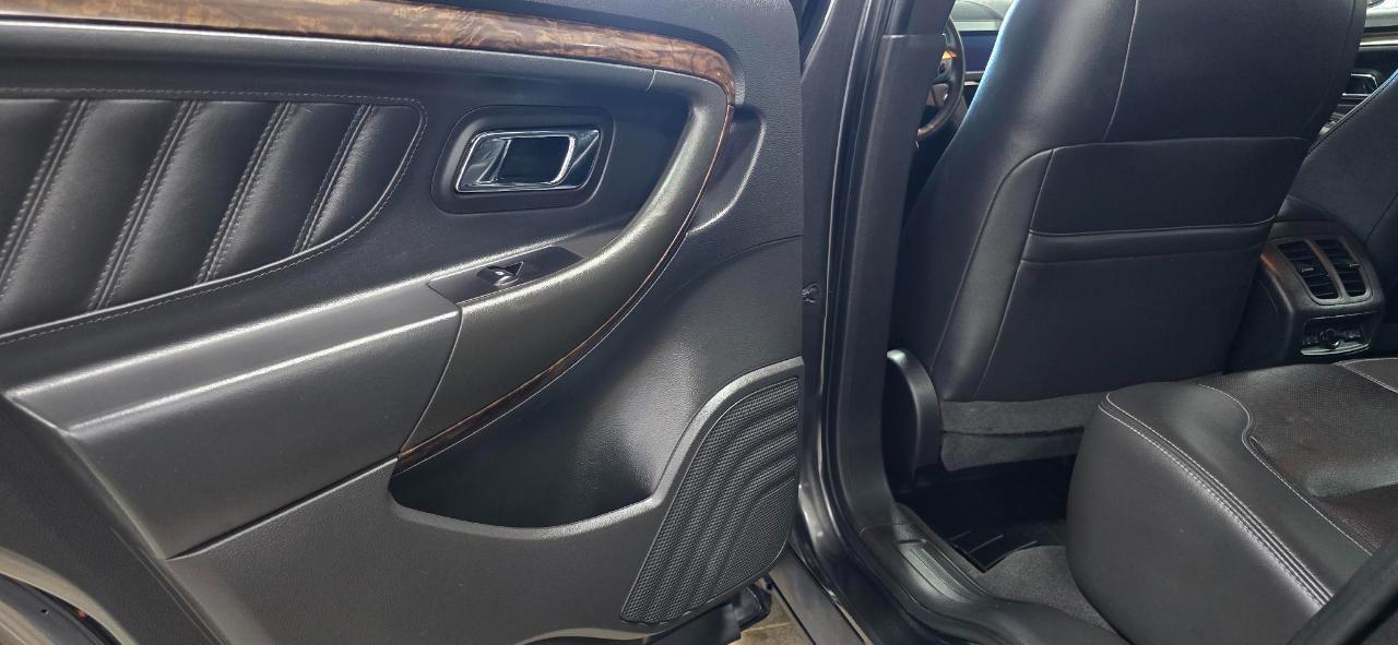 Ford Taurus Limited FWD 2019