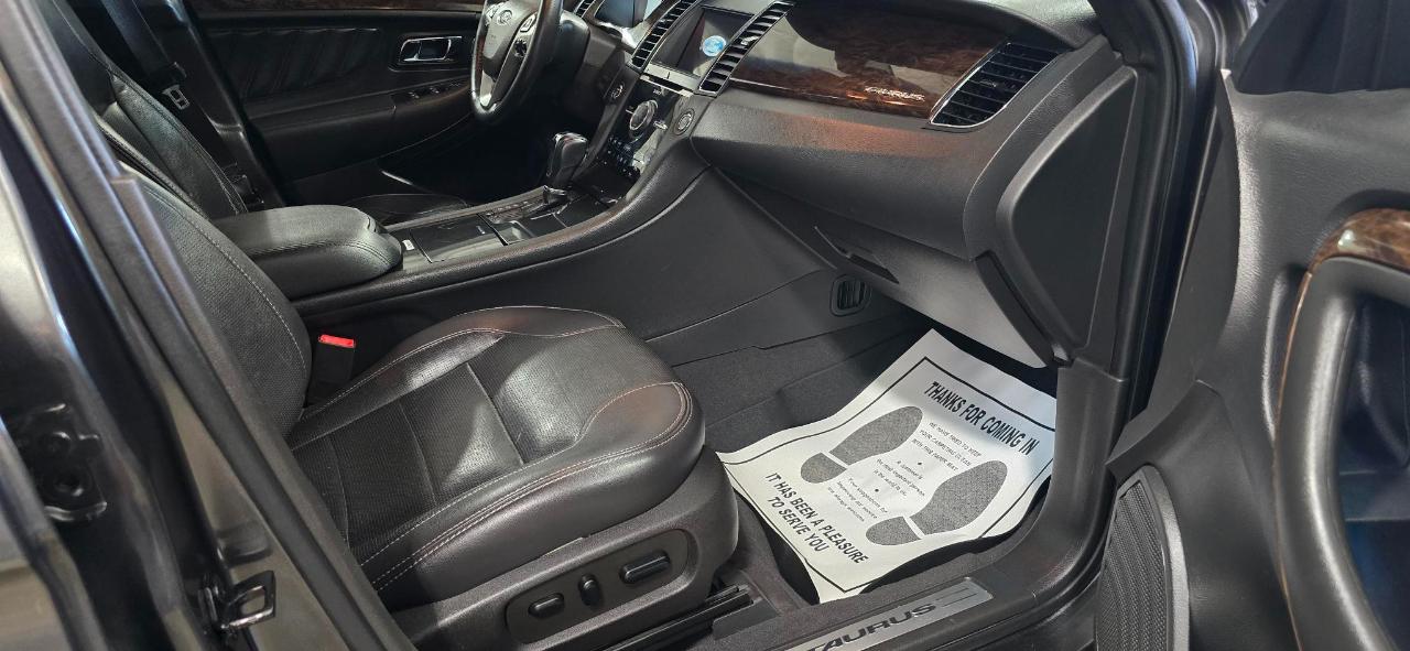 Ford Taurus Limited FWD 2019