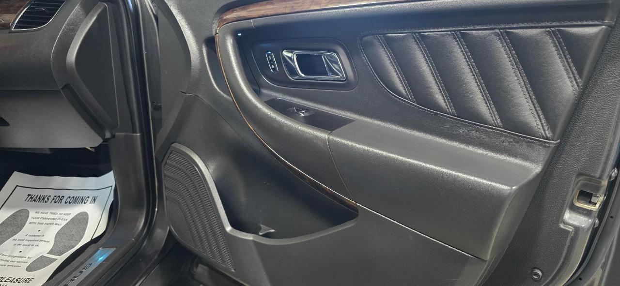 Ford Taurus Limited FWD 2019