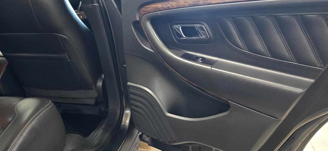 Ford Taurus Limited FWD 2019
