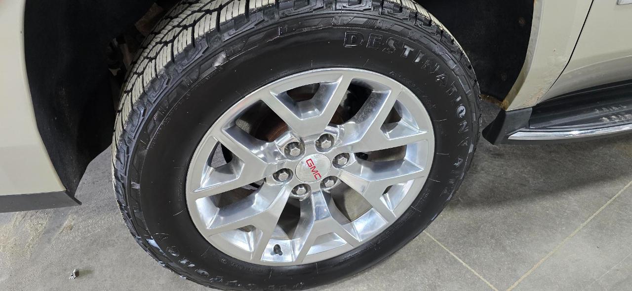 GMC Yukon XL Denali 4WD 2017