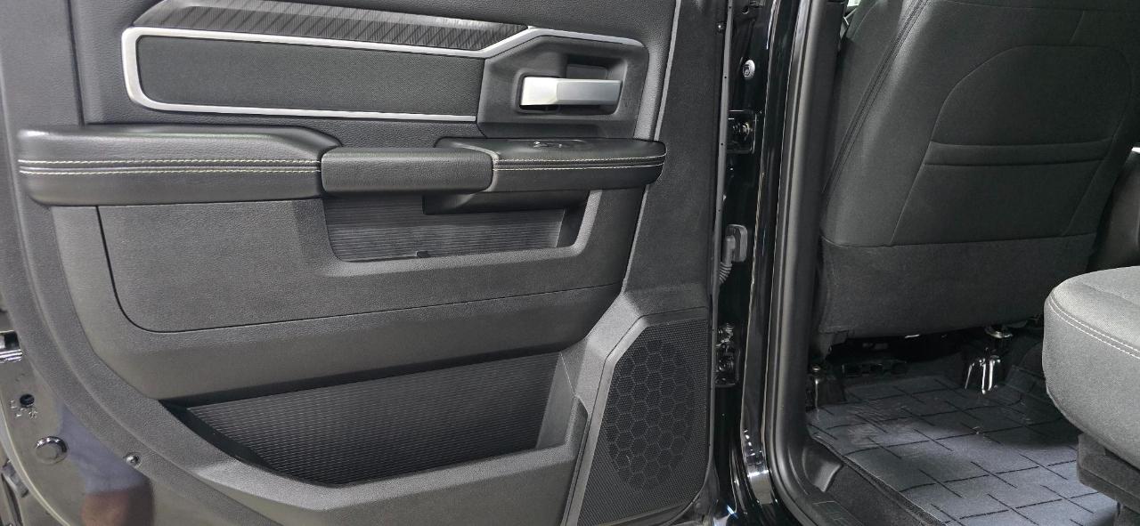 RAM 2500 Big Horn Crew Cab 4WD 2025