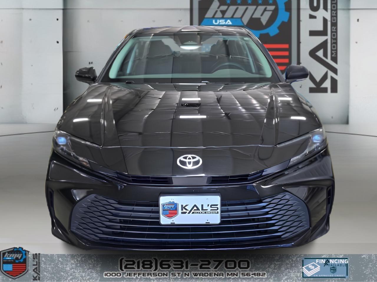 Toyota Camry Hybrid XLE 2025