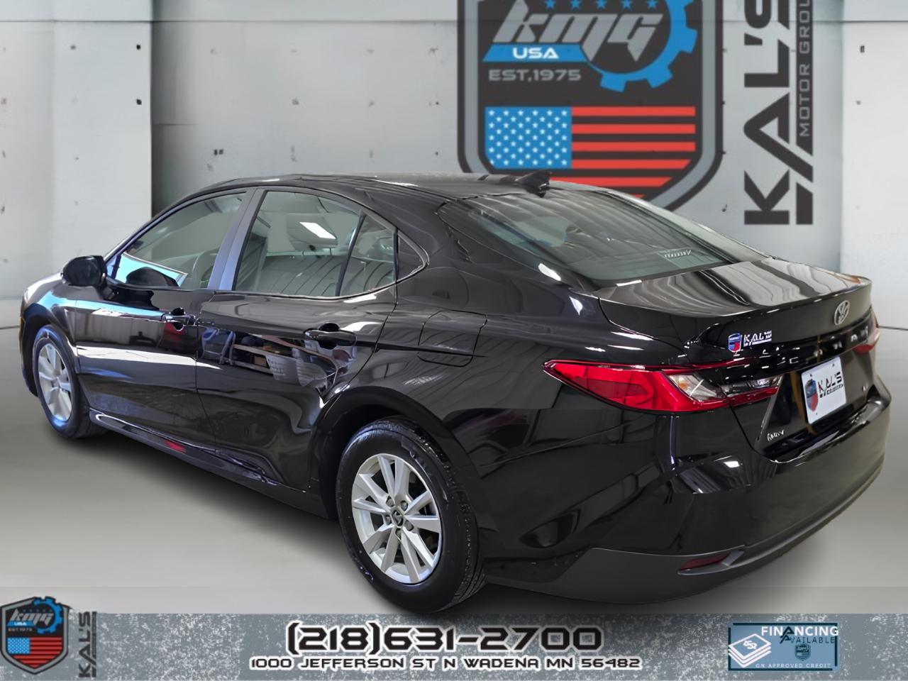 Toyota Camry Hybrid XLE 2025