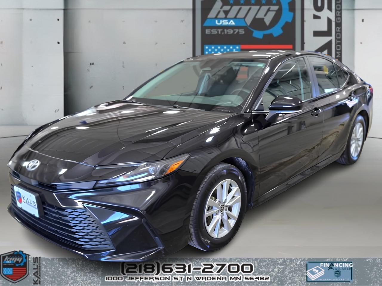 Toyota Camry Hybrid XLE 2025