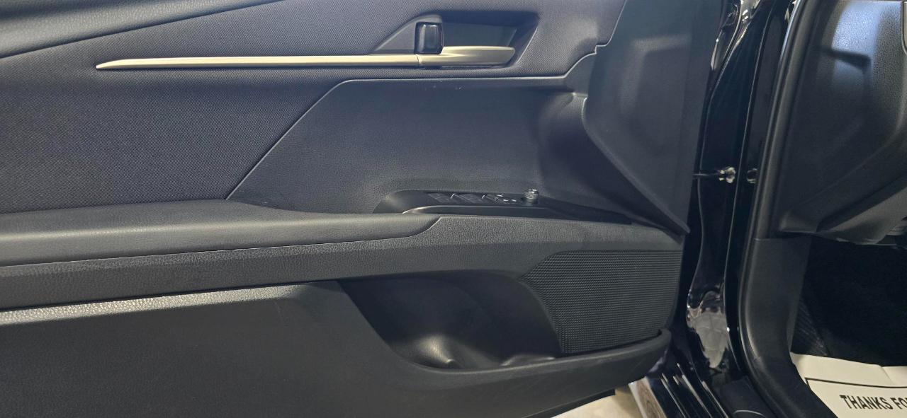 Toyota Camry Hybrid XLE 2025