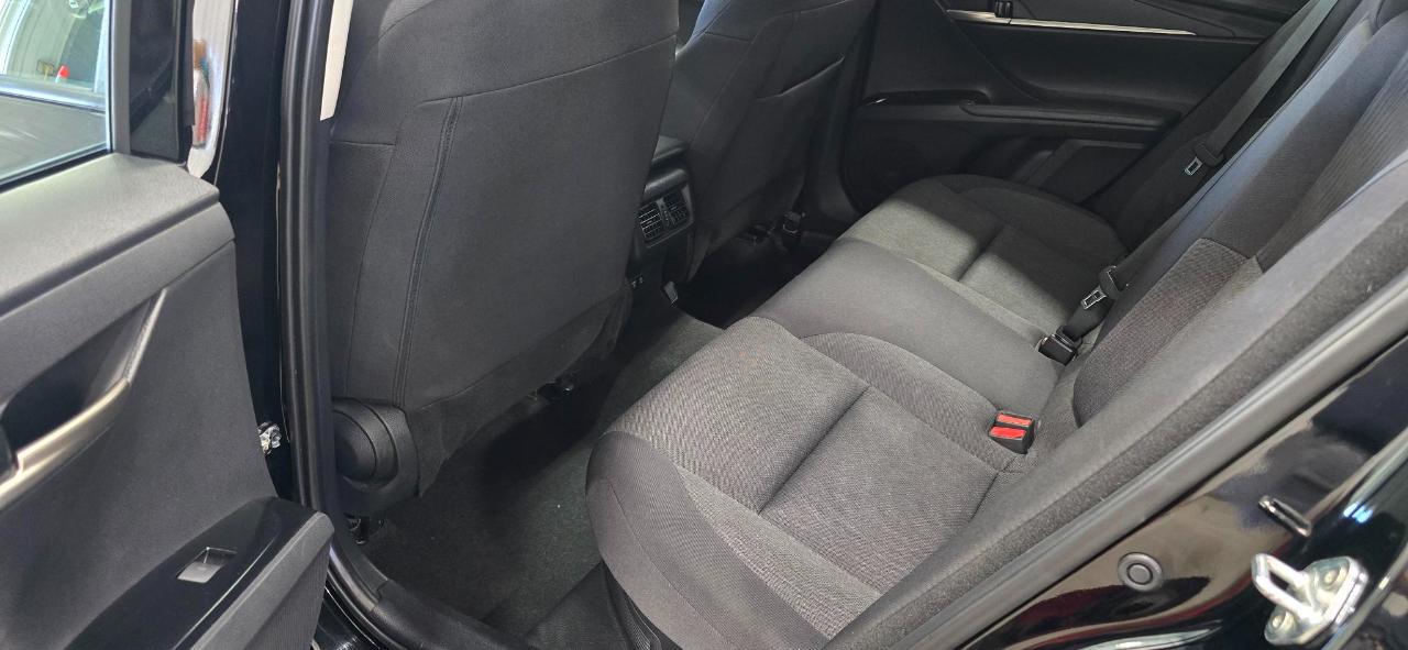 Toyota Camry Hybrid XLE 2025