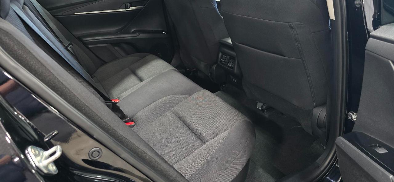 Toyota Camry Hybrid XLE 2025