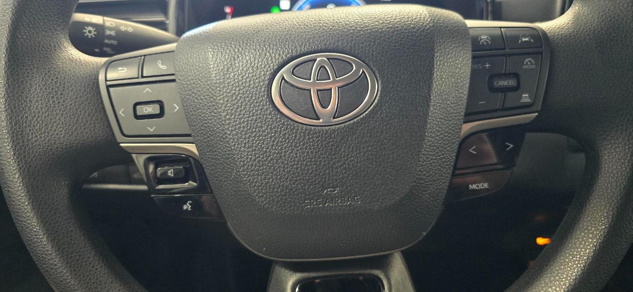 Toyota Camry Hybrid XLE 2025