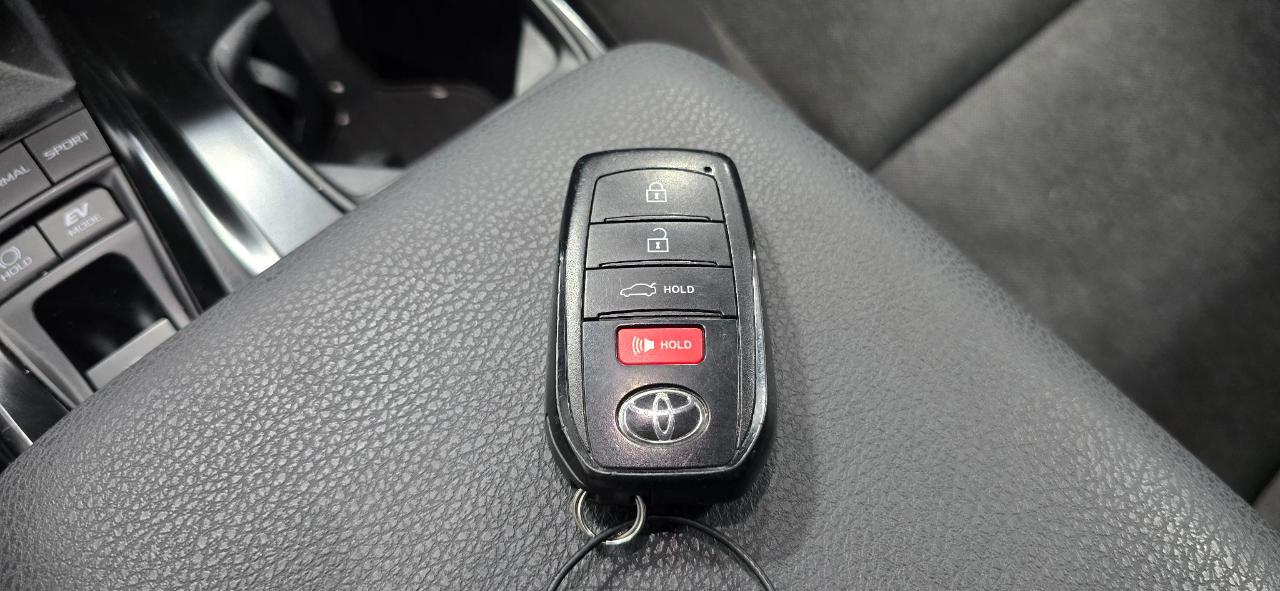 Toyota Camry Hybrid XLE 2025
