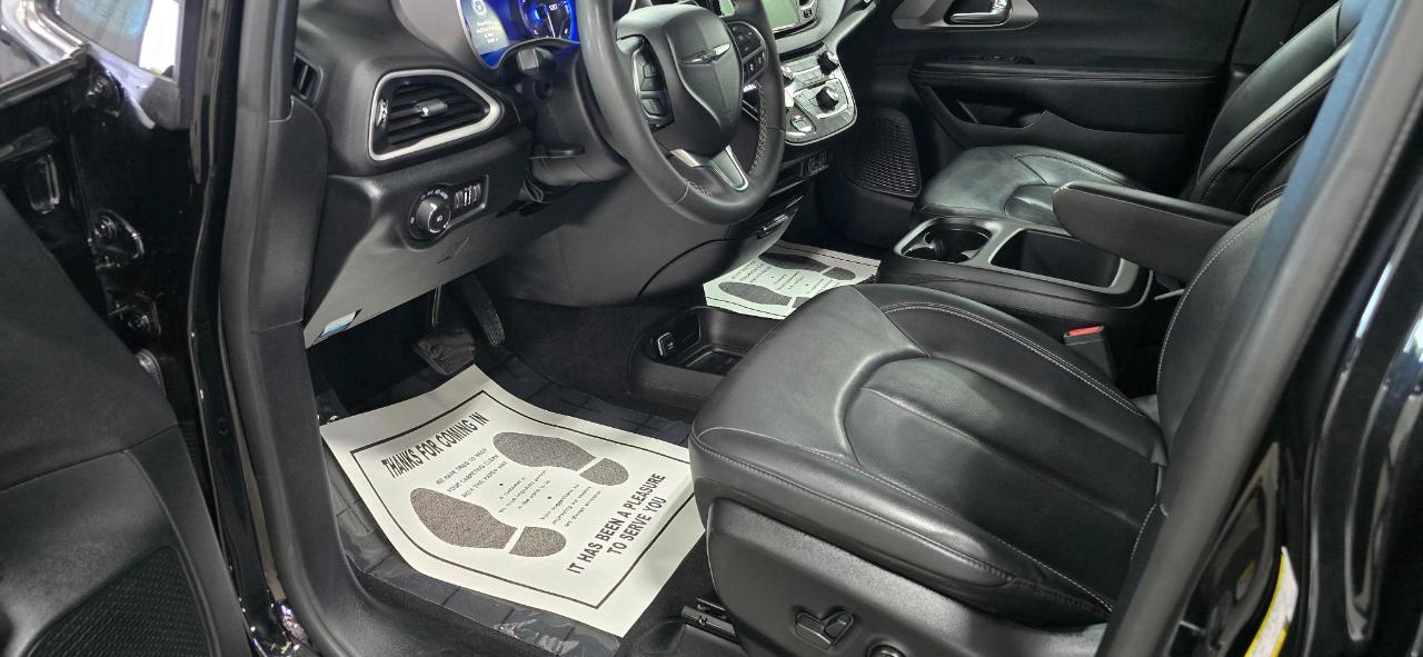 Chrysler Pacifica Select 2025