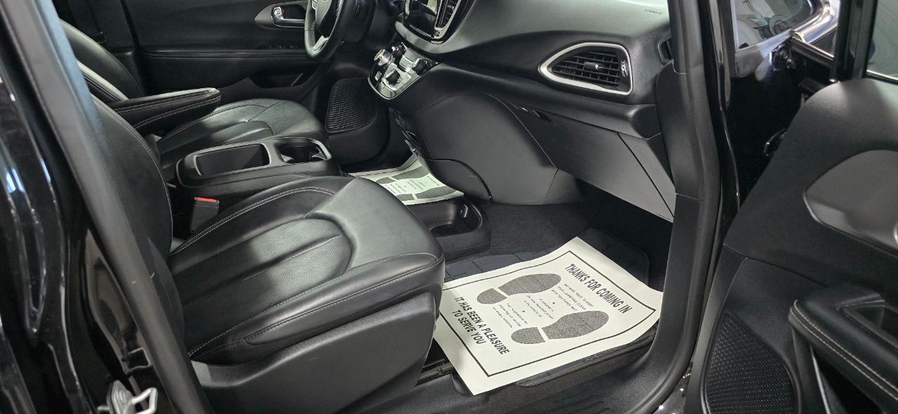 Chrysler Pacifica Select 2025