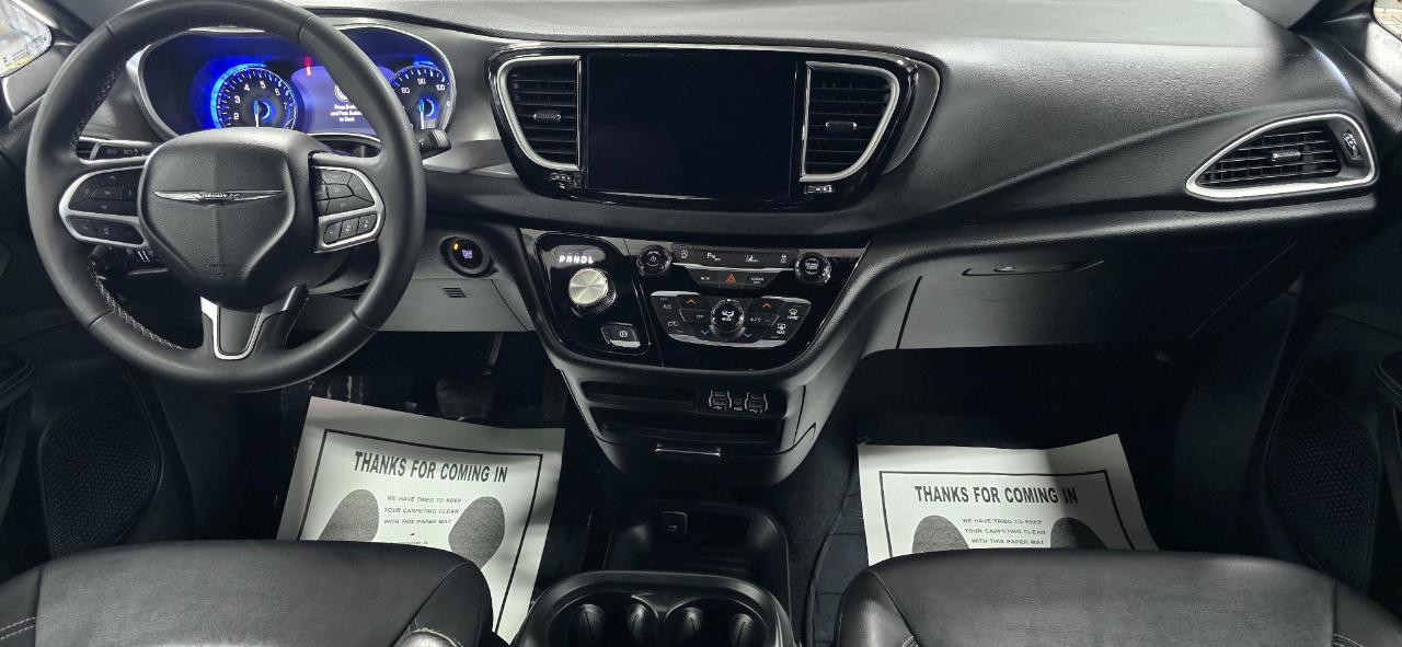Chrysler Pacifica Select 2025