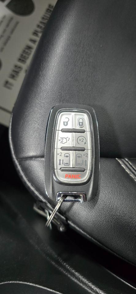 Chrysler Pacifica Select 2025