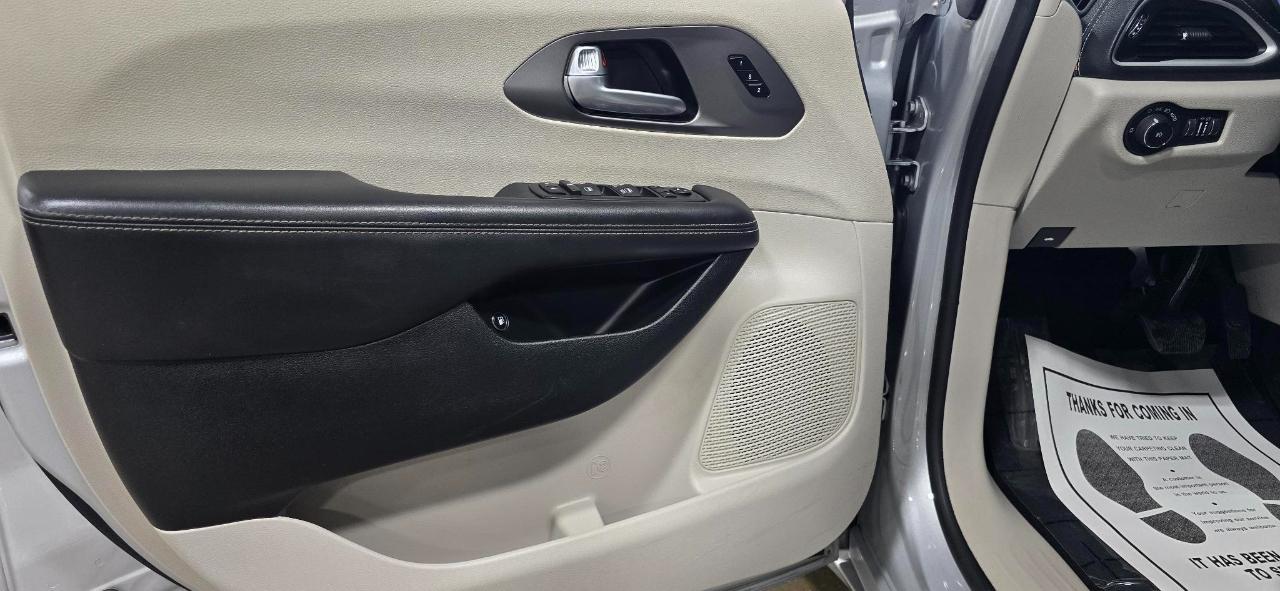 Chrysler Pacifica Hybrid Select 2024