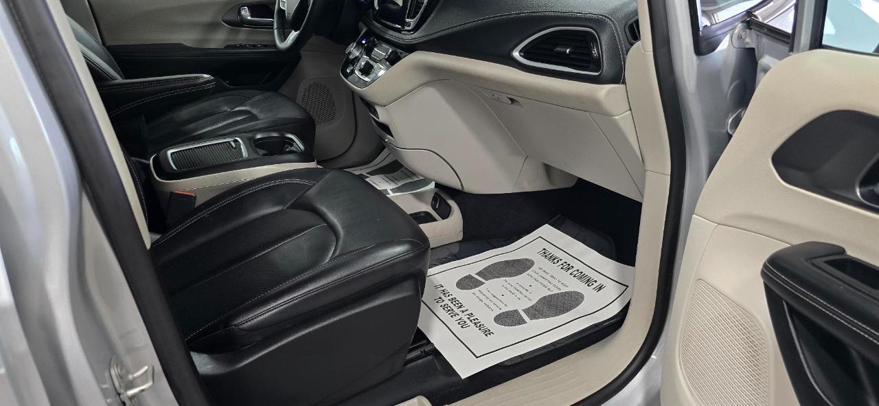 Chrysler Pacifica Hybrid Select 2024