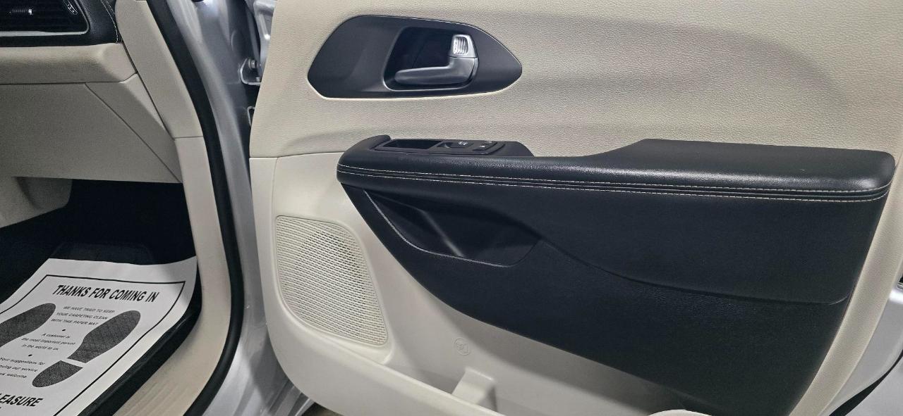 Chrysler Pacifica Hybrid Select 2024