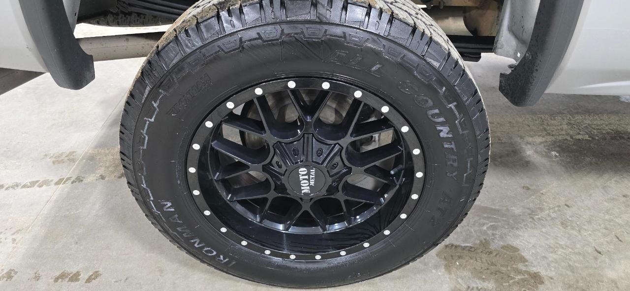 GMC Sierra 1500 Base Crew Cab Short Box 4WD 2017