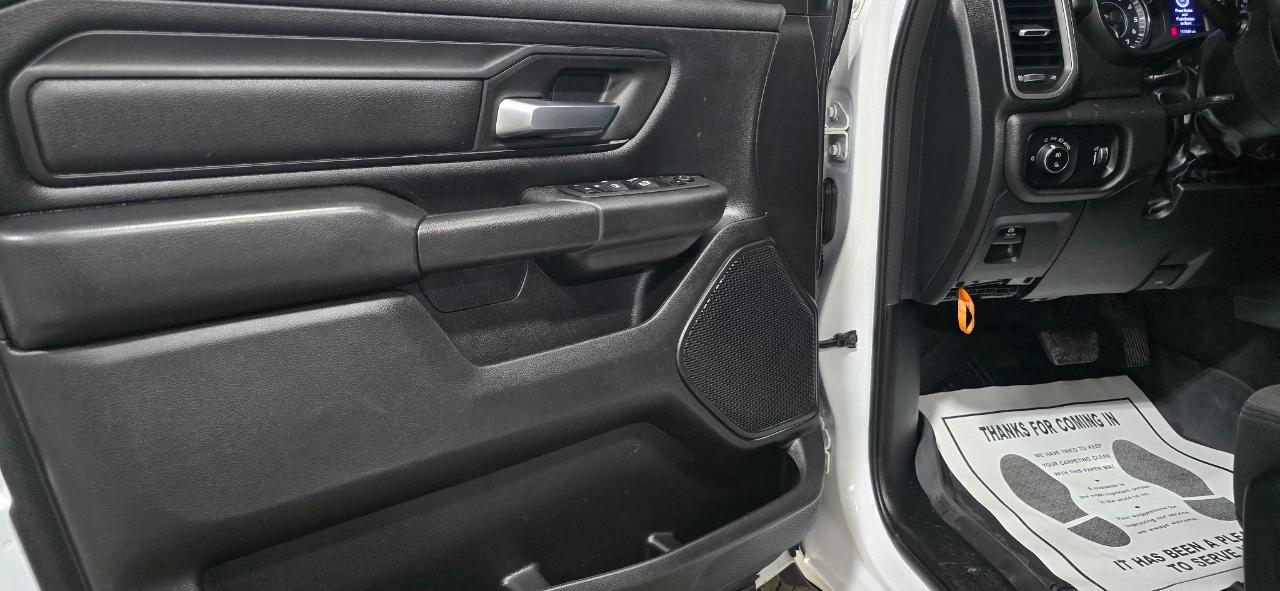 RAM 1500 Tradesman Crew Cab 4WD 2022