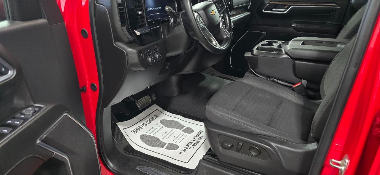 Chevrolet Silverado 1500 LT Crew Cab 4WD 2025