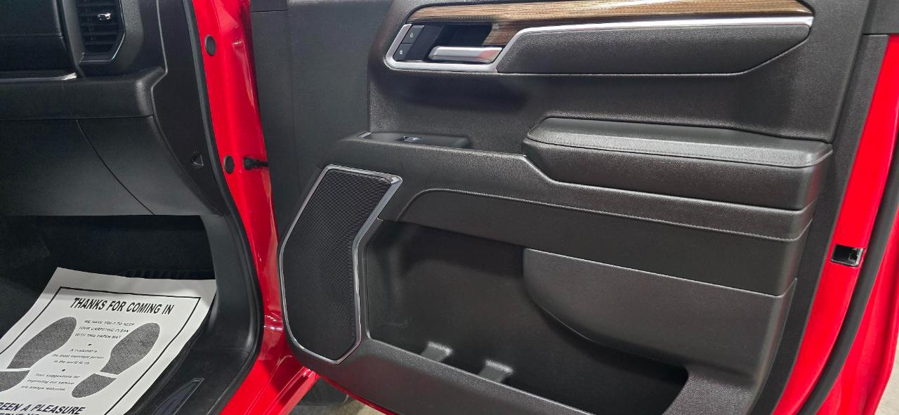 Chevrolet Silverado 1500 LT Crew Cab 4WD 2025