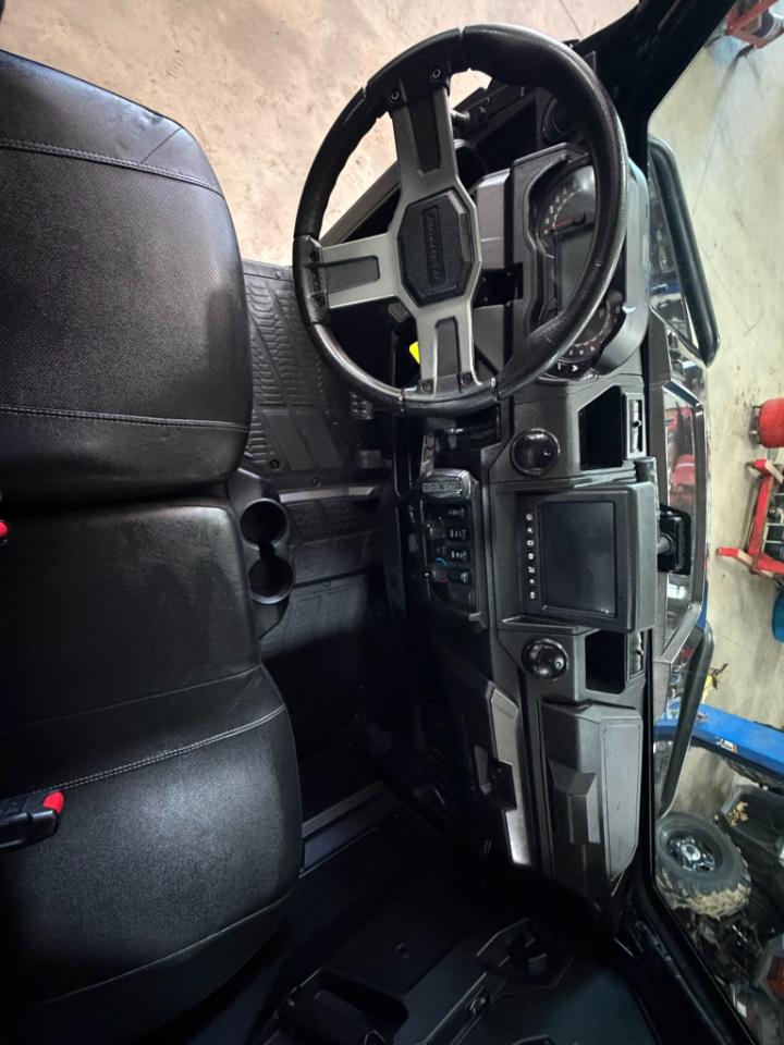 Polaris Ranger XP 1000 Northstar Ultimate Ride Command EPS  2024