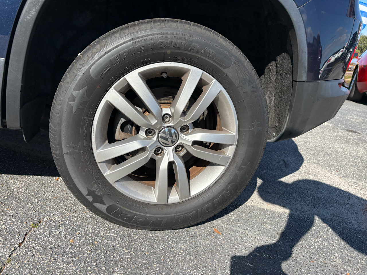 Volkswagen Tiguan SE 2016