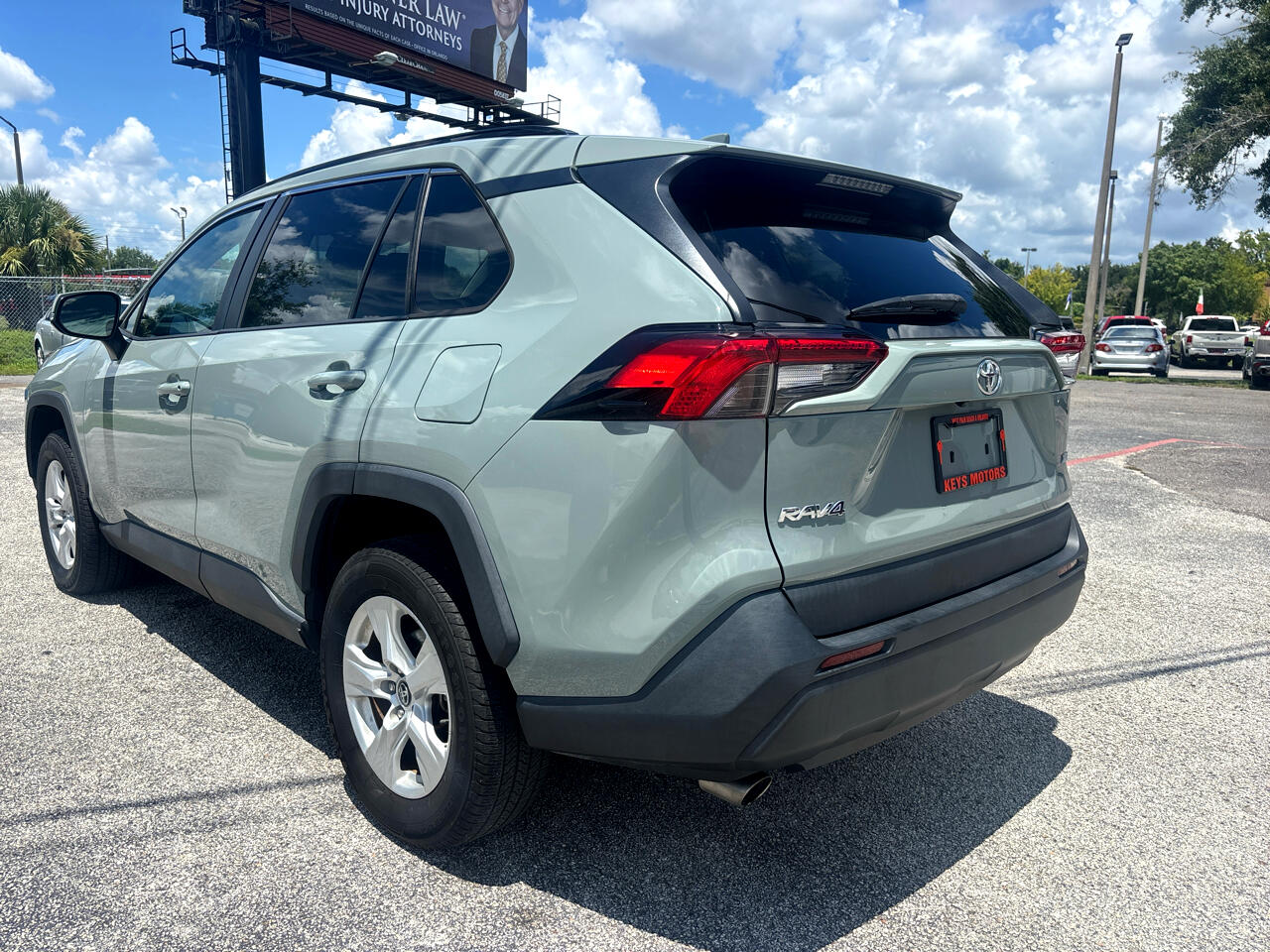 2021 Toyota RAV4 XLE photo 3