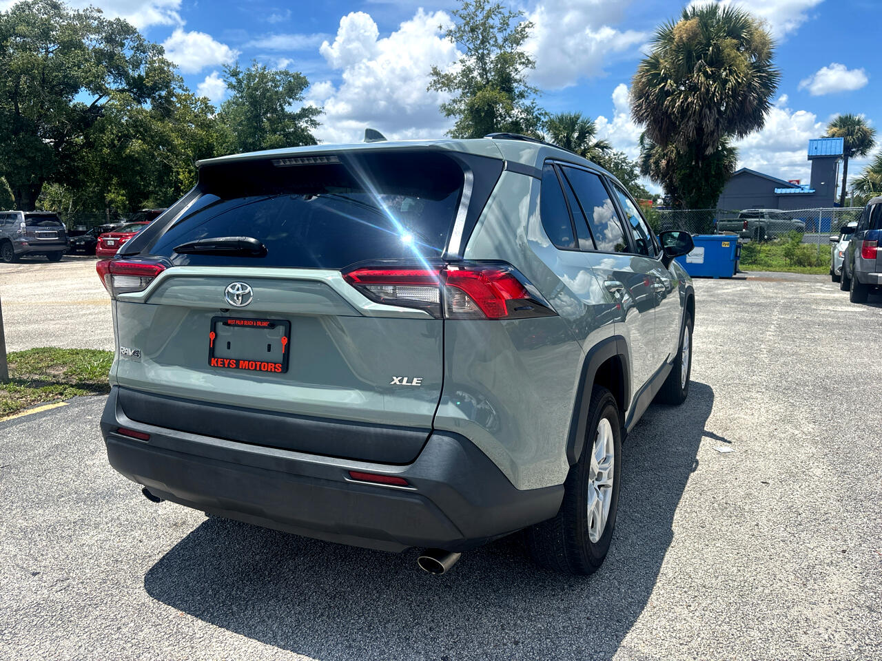 2021 Toyota RAV4 XLE photo 4