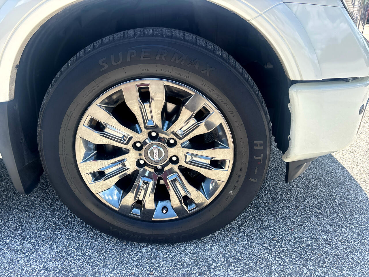2017 Nissan Titan SV Crew Cab photo 4