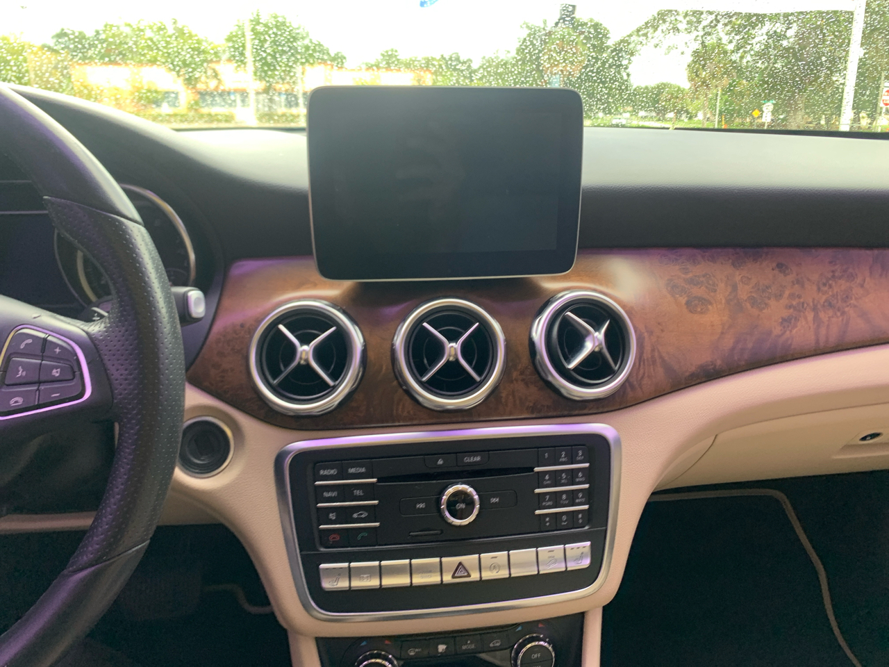 2018 Mercedes Benz GLA 250 4MATIC photo 2