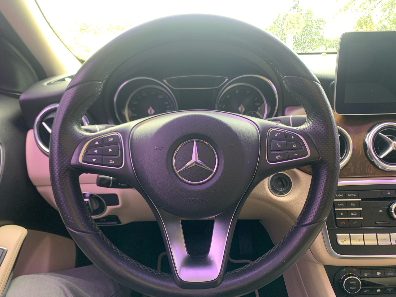 2018 Mercedes Benz GLA 250 4MATIC photo 3