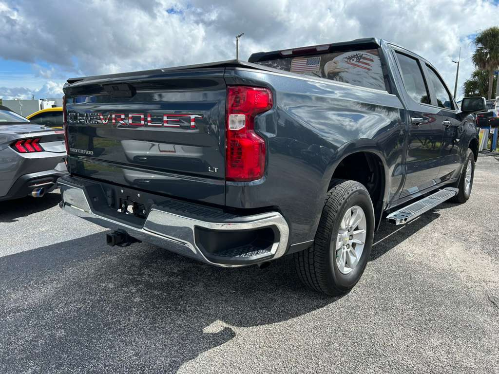 2021 Chevrolet Silverado 1500 LT photo 3