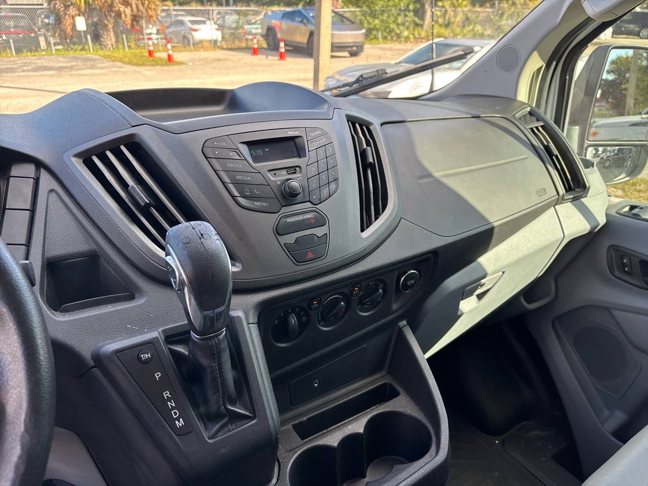 Ford Transit 250 Van Low Roof 60/40 Pass.130-in. WB 2019 Ford Transit 250 Van Low Roof 60/40 Pass.130-in. WB 2019