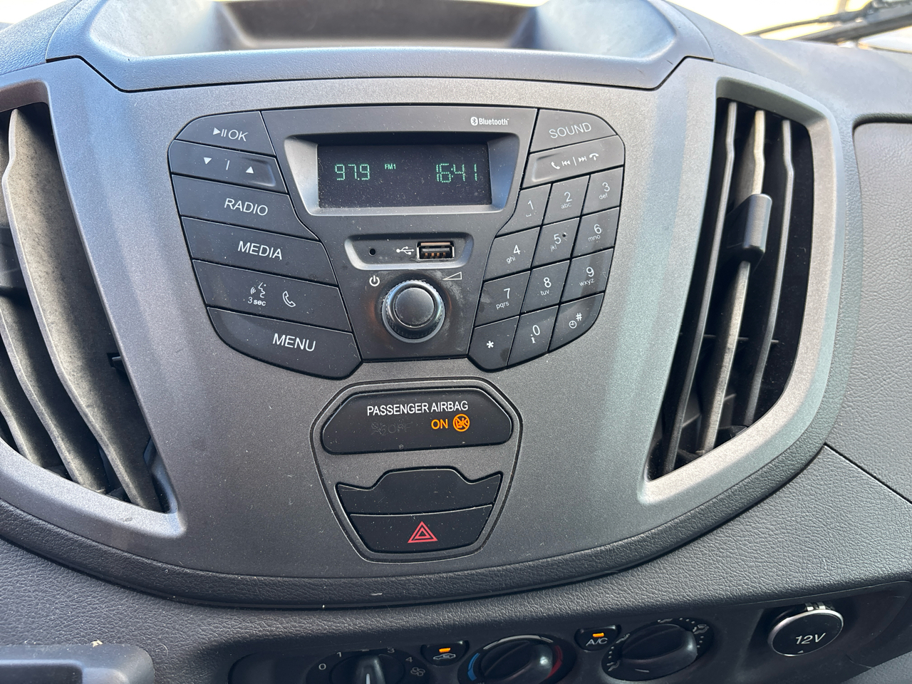 Ford Transit 250 Van Low Roof 60/40 Pass.130-in. WB 2019 Ford Transit 250 Van Low Roof 60/40 Pass.130-in. WB 2019