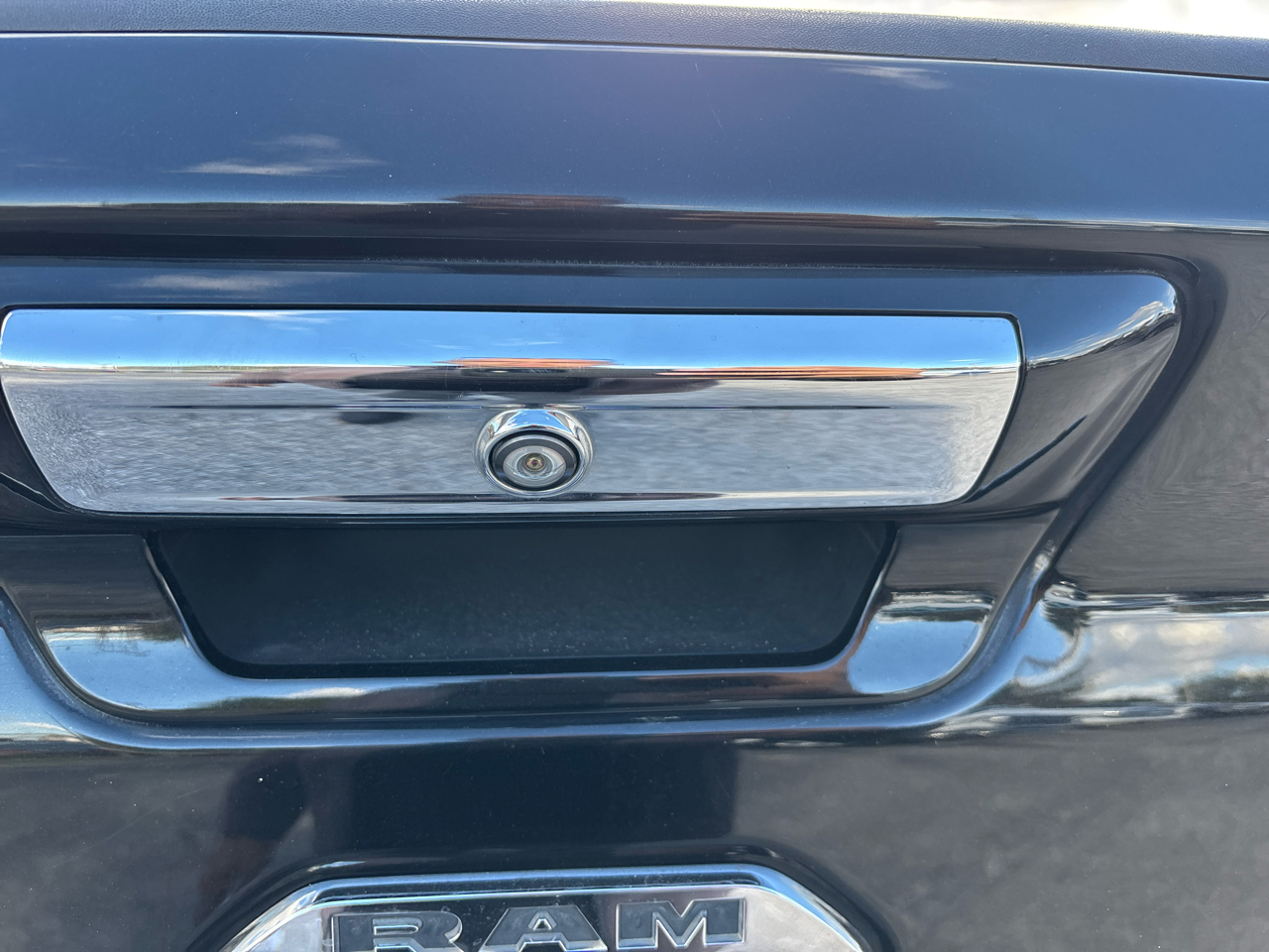 RAM 1500 Laramie Crew Cab SWB 2WD 2019 RAM 1500 Laramie Crew Cab SWB 2WD 2019