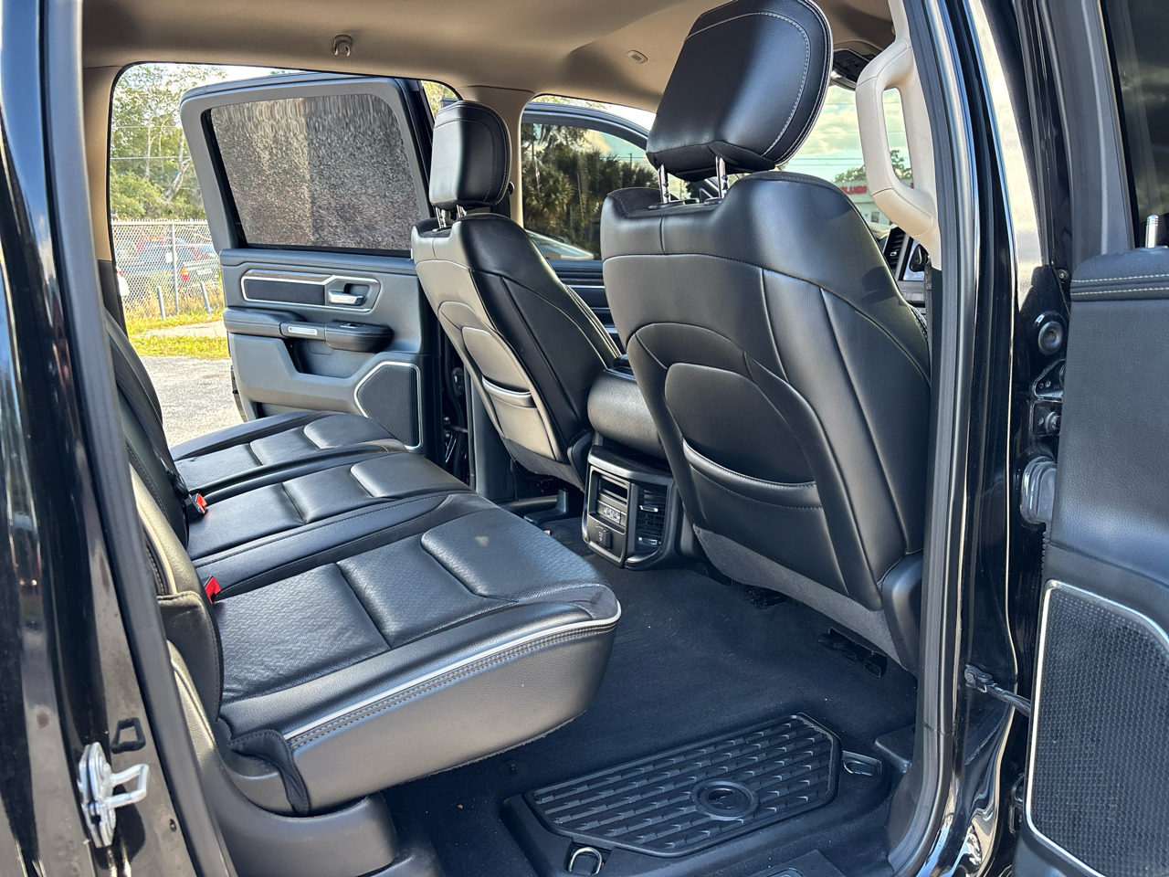 RAM 1500 Laramie Crew Cab SWB 2WD 2019 RAM 1500 Laramie Crew Cab SWB 2WD 2019