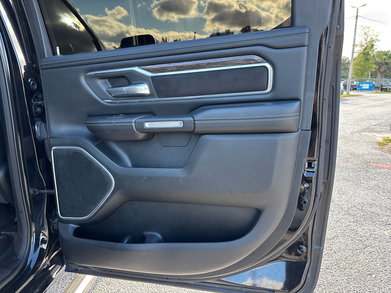 RAM 1500 Laramie Crew Cab SWB 2WD 2019 RAM 1500 Laramie Crew Cab SWB 2WD 2019