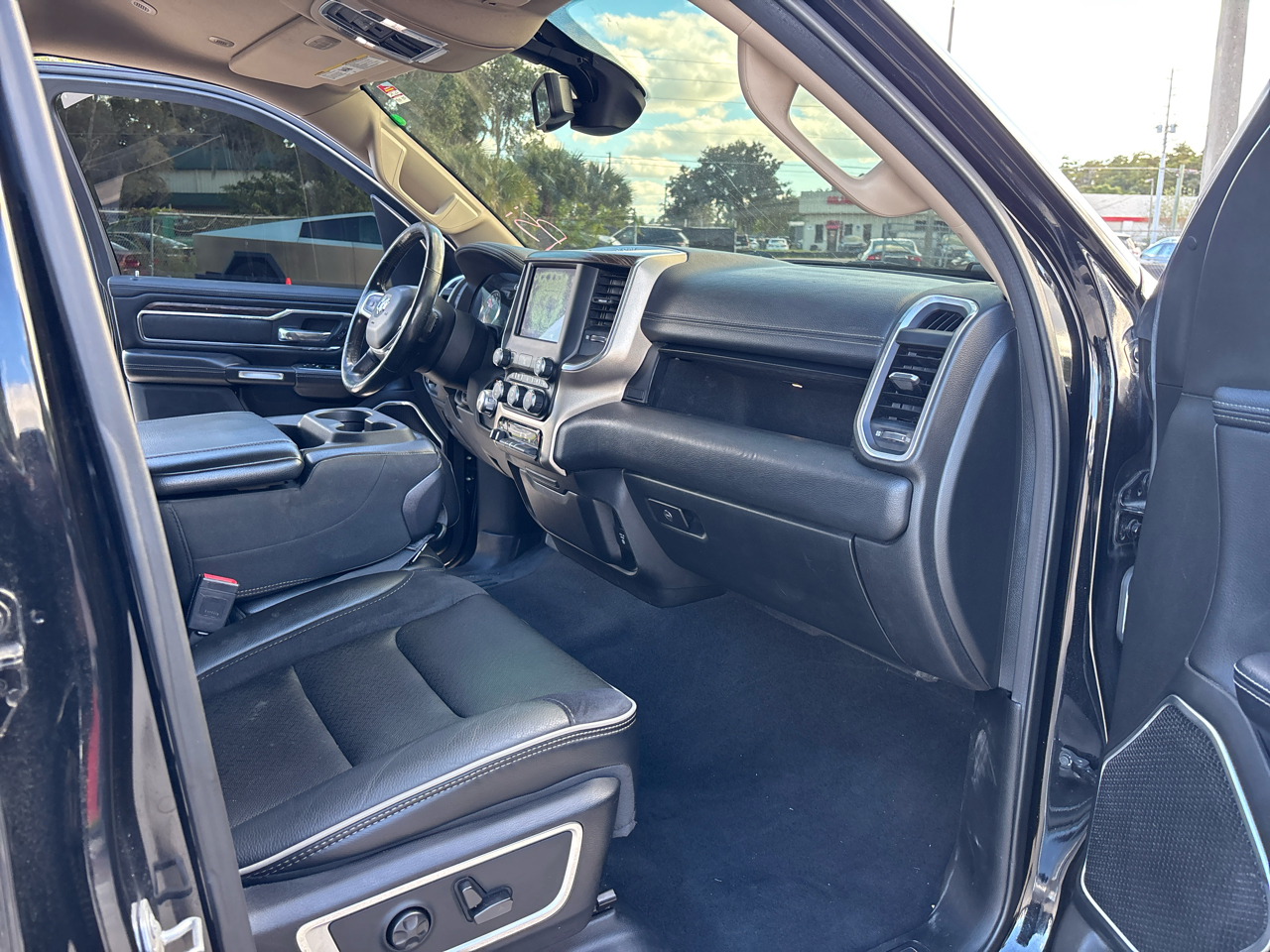 RAM 1500 Laramie Crew Cab SWB 2WD 2019 RAM 1500 Laramie Crew Cab SWB 2WD 2019