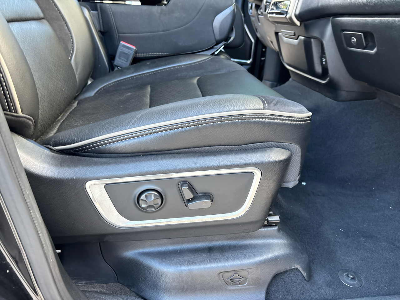 RAM 1500 Laramie Crew Cab SWB 2WD 2019 RAM 1500 Laramie Crew Cab SWB 2WD 2019