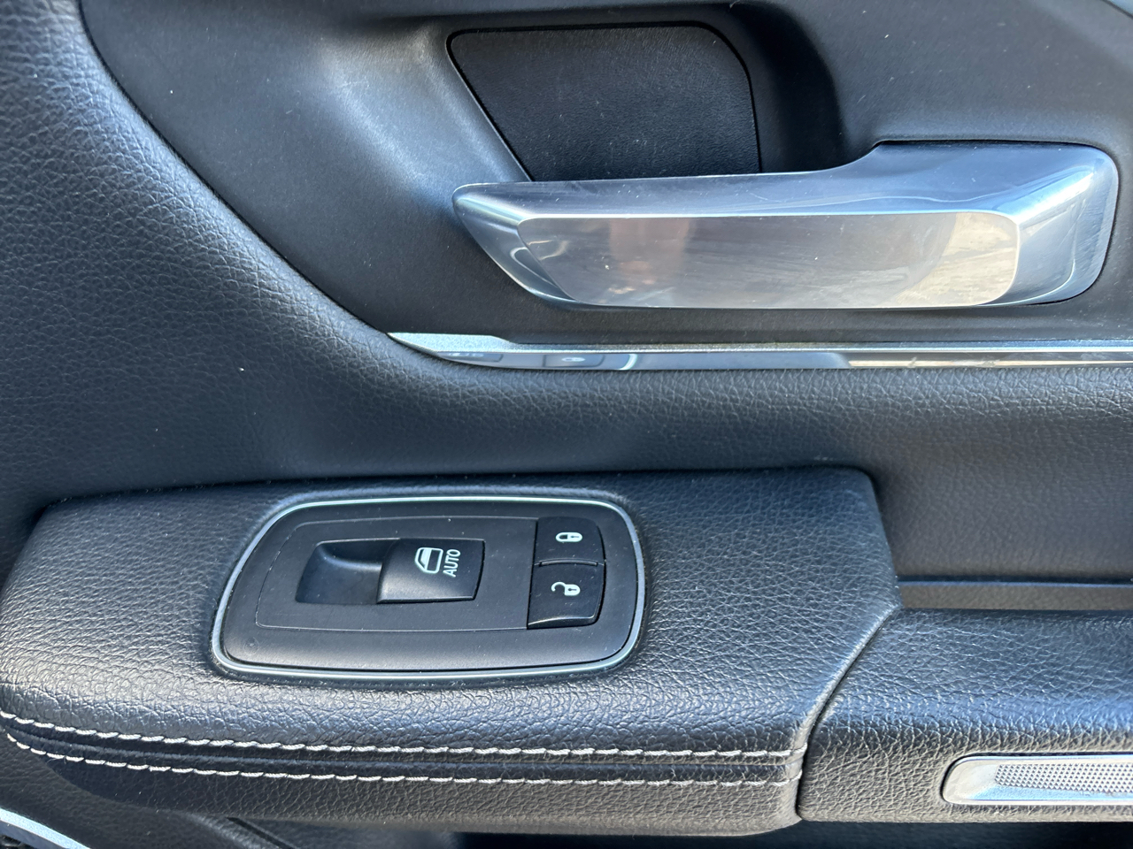 RAM 1500 Laramie Crew Cab SWB 2WD 2019 RAM 1500 Laramie Crew Cab SWB 2WD 2019