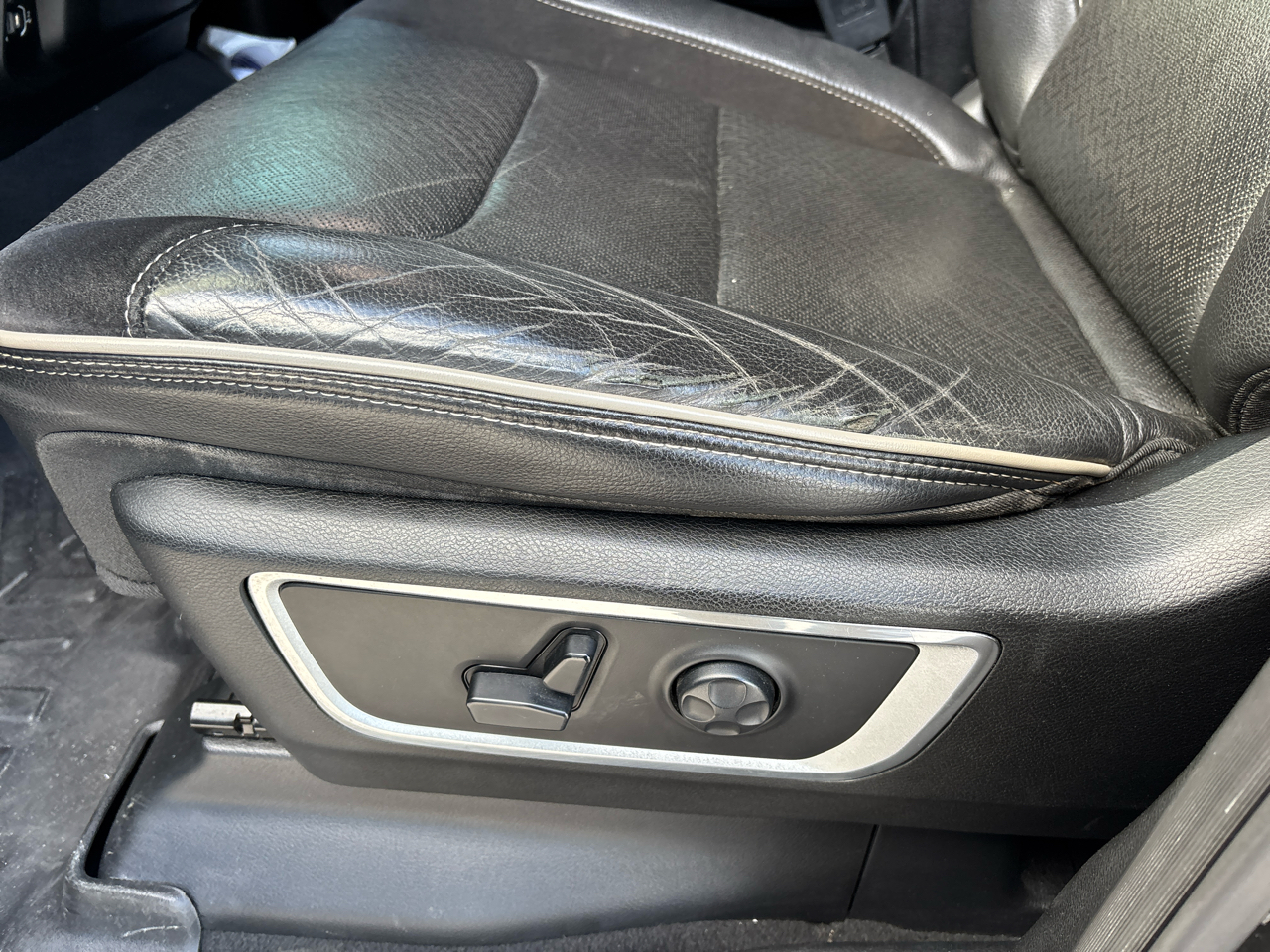 RAM 1500 Laramie Crew Cab SWB 2WD 2019 RAM 1500 Laramie Crew Cab SWB 2WD 2019