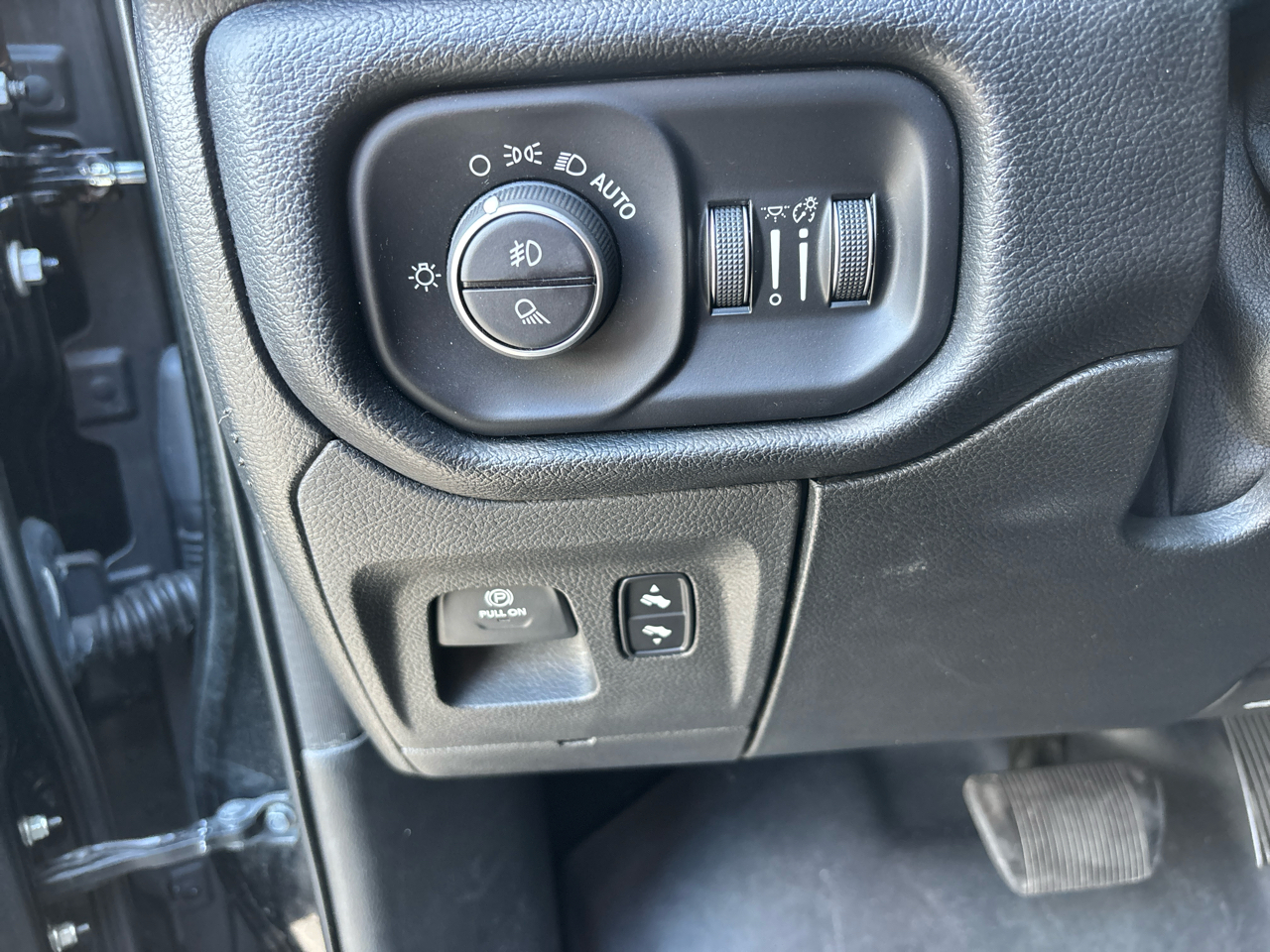 RAM 1500 Laramie Crew Cab SWB 2WD 2019 RAM 1500 Laramie Crew Cab SWB 2WD 2019