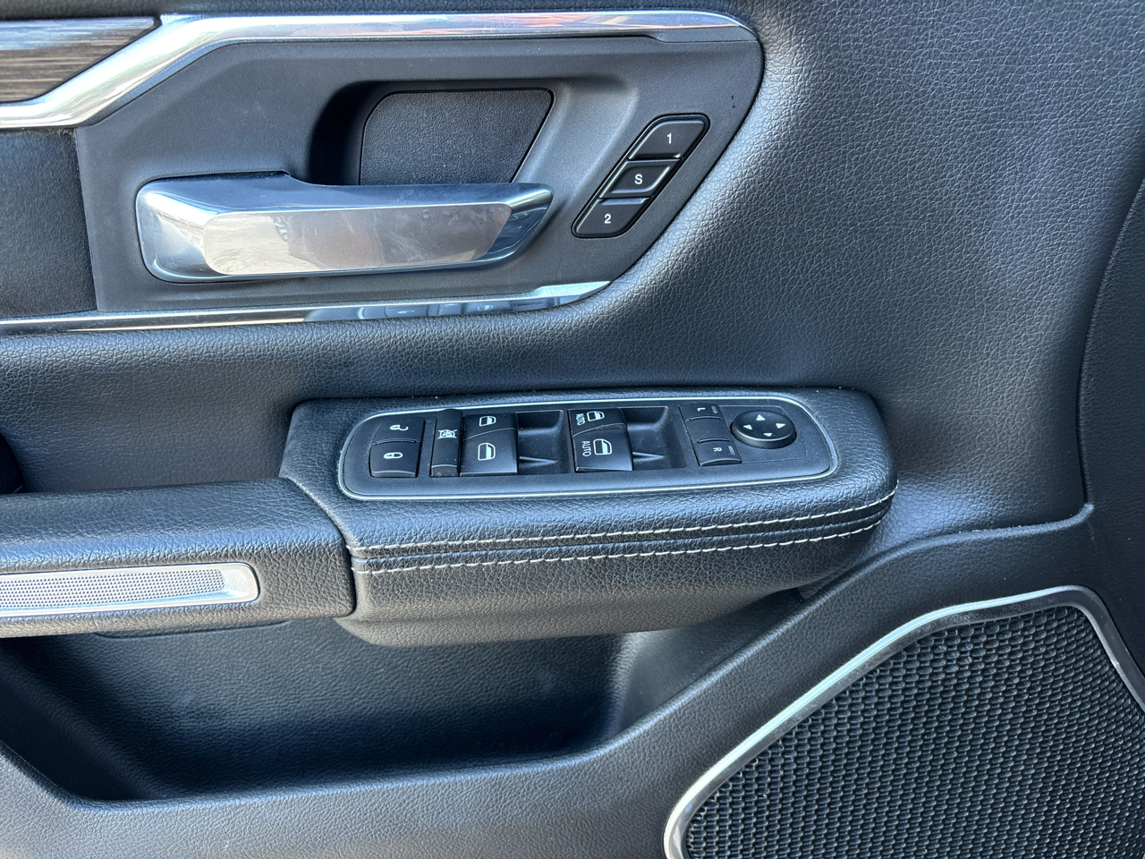 RAM 1500 Laramie Crew Cab SWB 2WD 2019 RAM 1500 Laramie Crew Cab SWB 2WD 2019